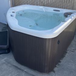Used Aquaterra Toscano Spa Hot Tub New Cover 110v/220v