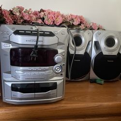 Stereo And Disc Player With Speakers 