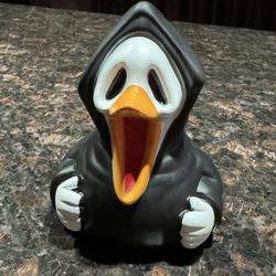 Scream Duck Statue