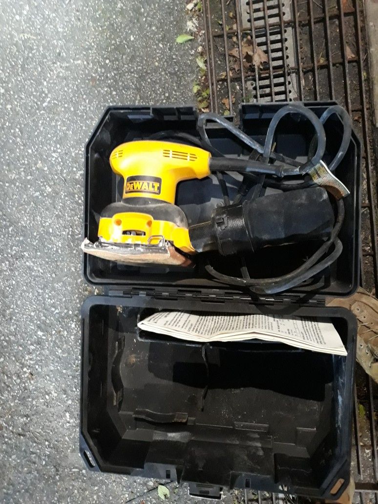 DeWalt Palm Sander