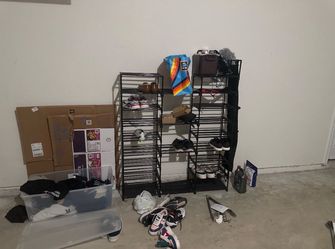 Shoes and shoes cabinet