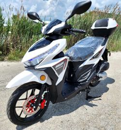 NEW Zinger 200cc 4 Stroke EFI Scooter - White