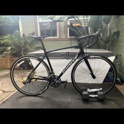 Brand new Giant Contend 3 road bike