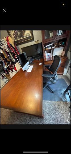 Executive desk Must Go Today 