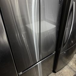 Refrigerator Samsung 33"wide 27"deep 