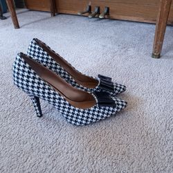 Apt 9 Black & White Pumps