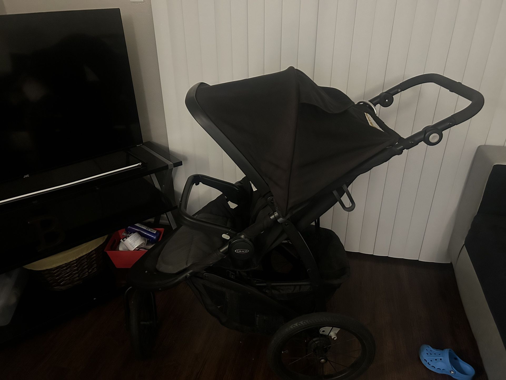Graco Car seat Stroller And 2 Bases 