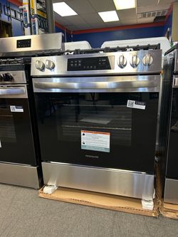 Premium Slide In Gas Range with 5 Burners!