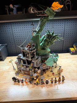 LEGO Apocalypseburg 70840 Retired