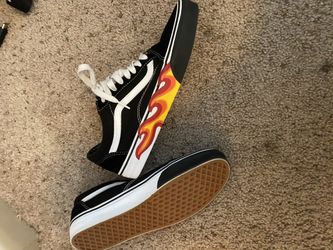 FIRE 🔥 VANS SIZE 9.5