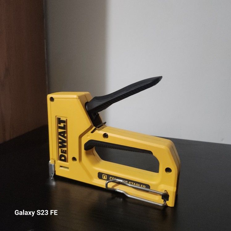 dewalt compact stapler