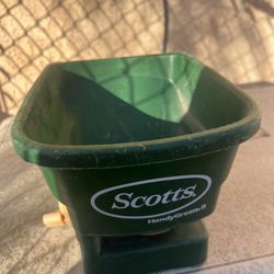 HandyGreen Hand Held Spreader