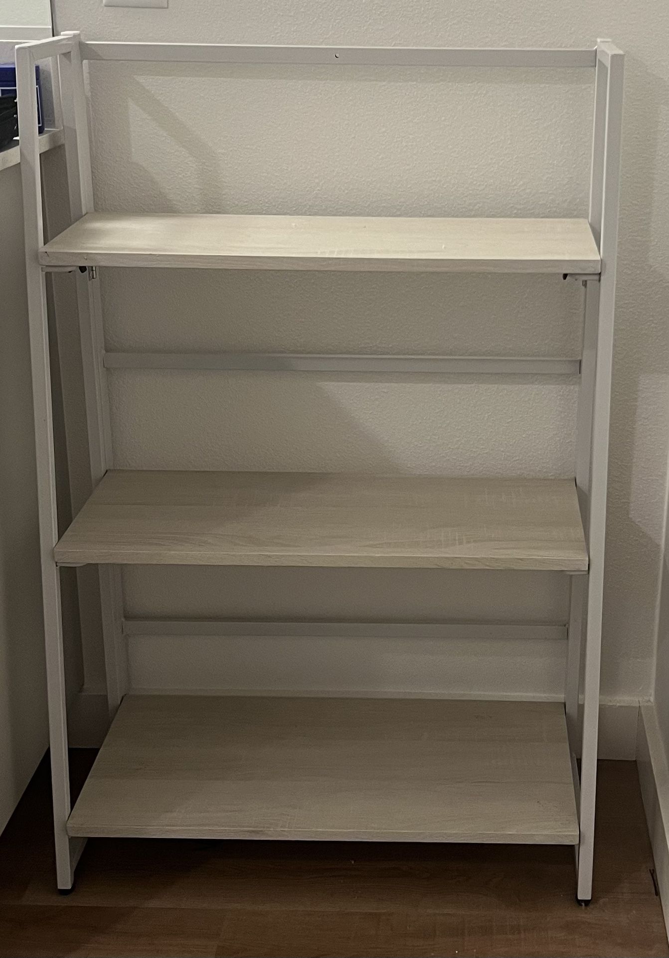 Bookcase/shelves