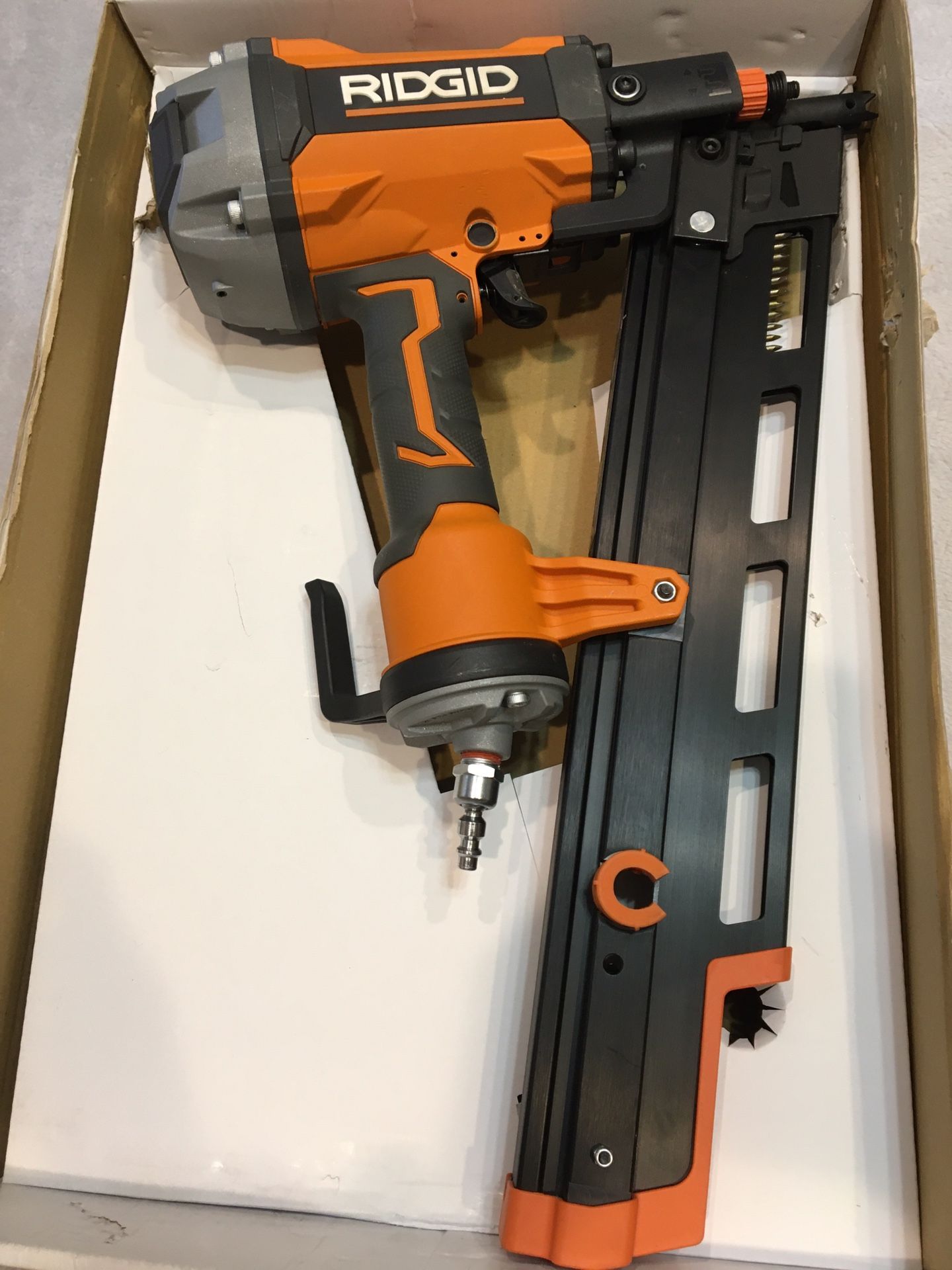 Ridgid R350RHF Pneumatic 21-Degree 3-1/2” round head framing nailer