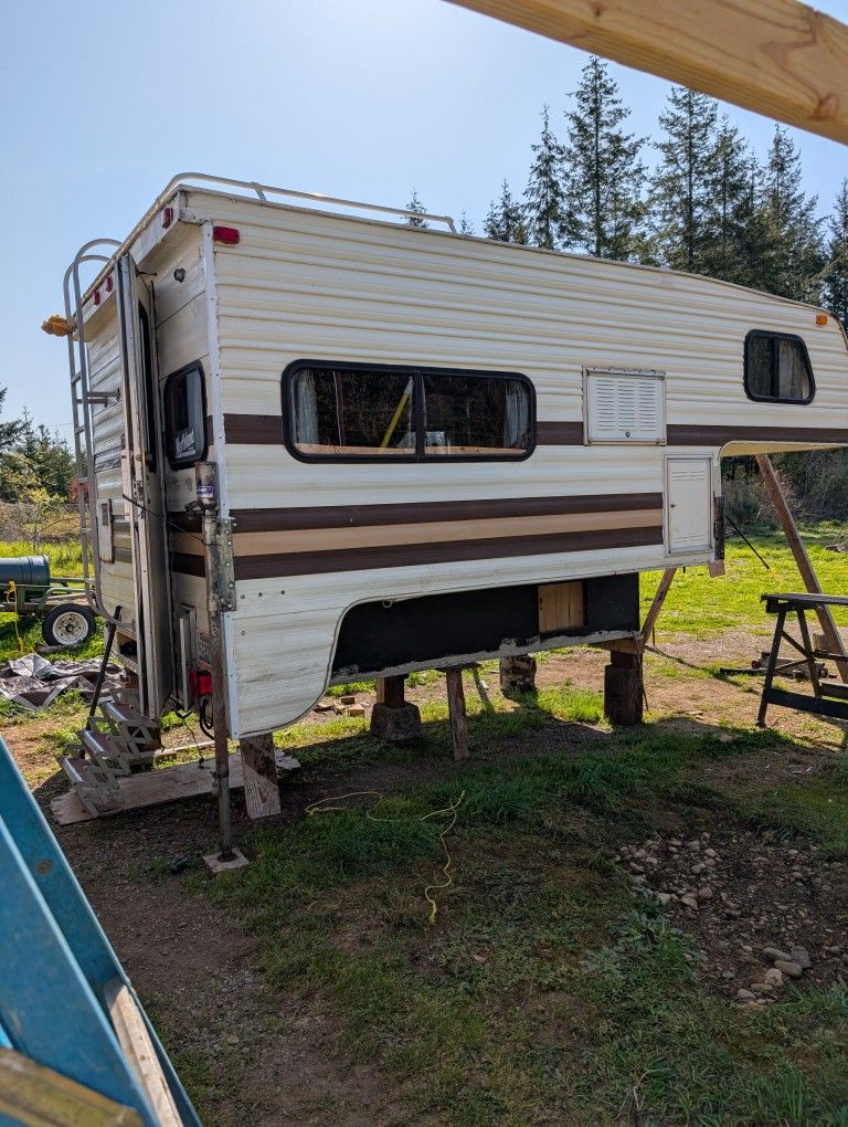 1988 9' Northland Camper