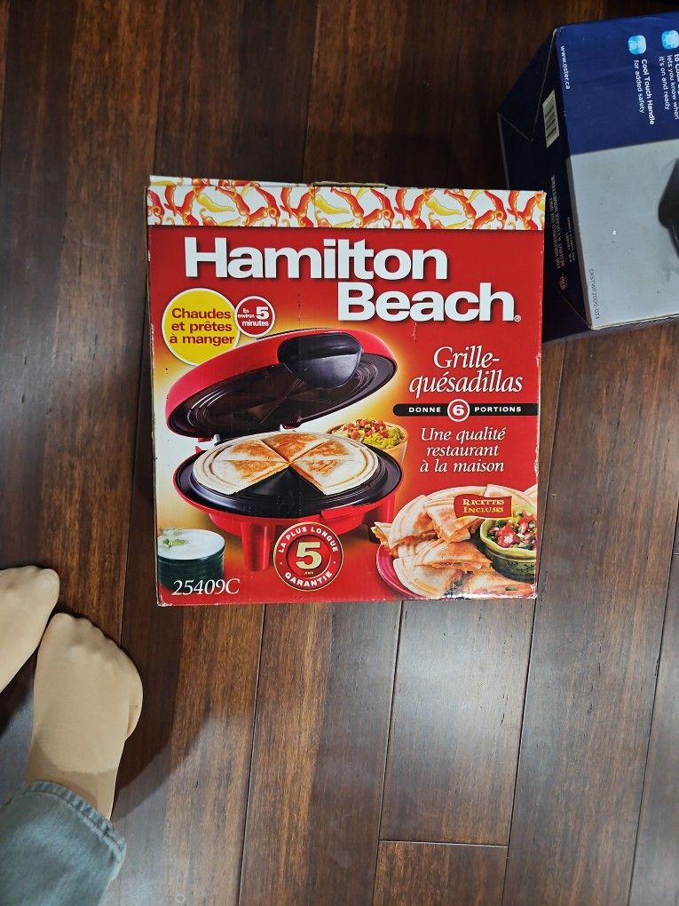 BRAND NEW Hamilton Quesadilla MAKER