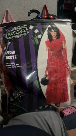 Lydia Deetz costume