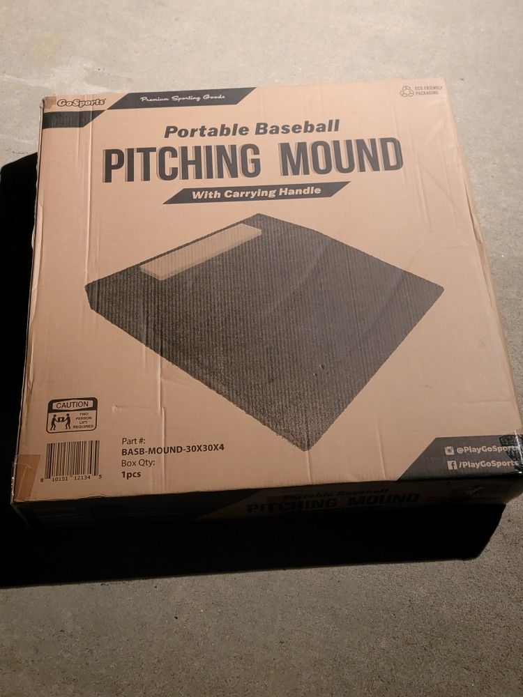 GoSports Portable Pitching Mound for Baseball and Softball Pitchers - 30 x 30 x 4 Inch
