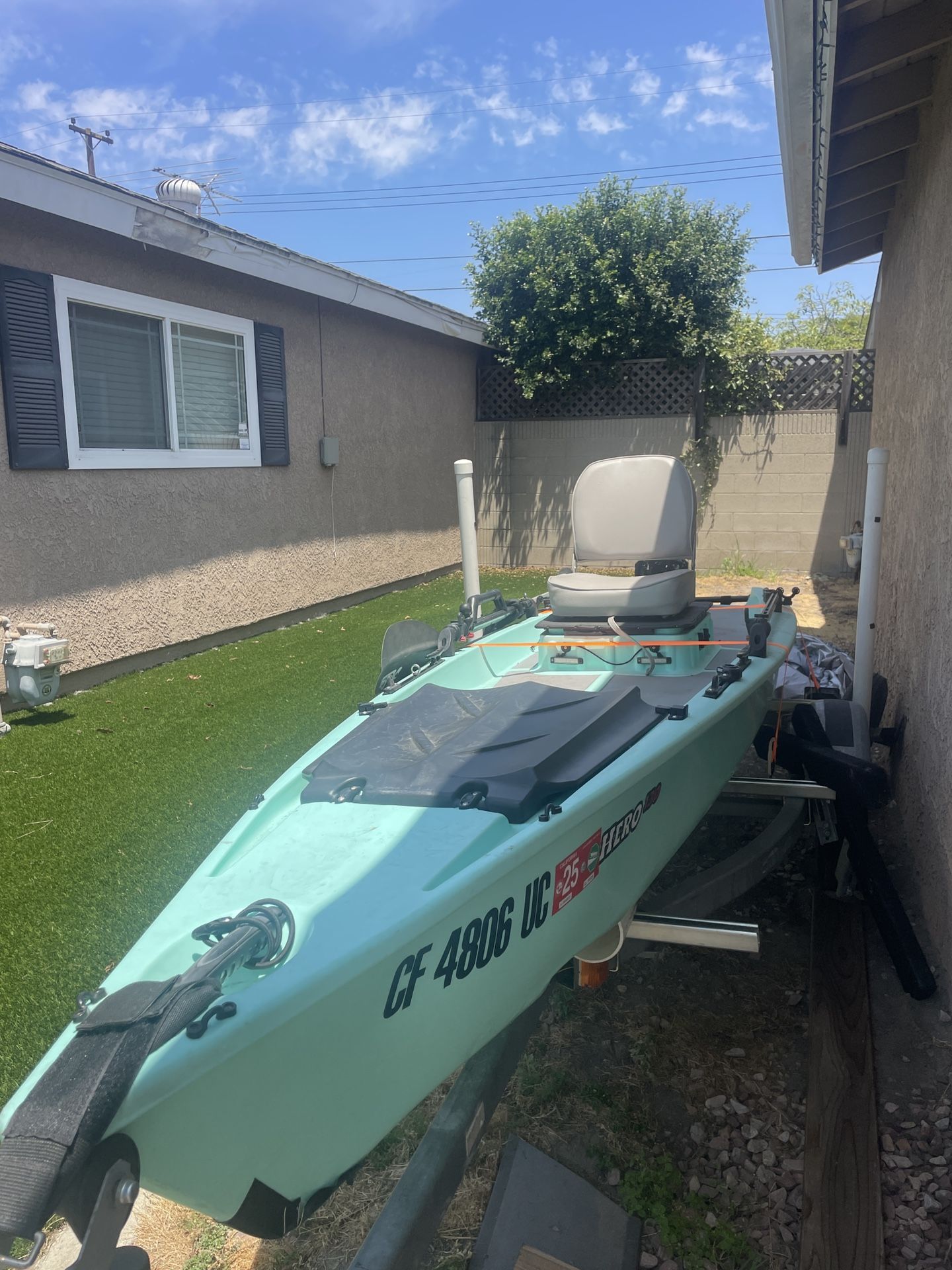 Hoodoo Hero 130 Skiff Kayak Fishing w/ 6hp Yamaha 4 Stroke Outboard