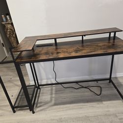 New Condition wooden Metal Frame Desk