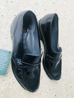 Nun Bush Shoes 9.5M (NEW)