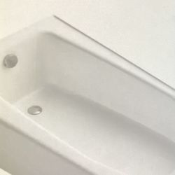 High Quality Standard Bathtub By Briggs Left Side Drain In Good Condition With Drain Connectors Attached Asking $175.