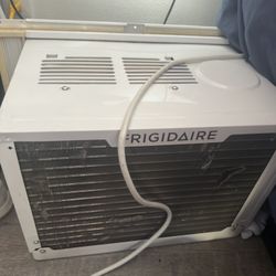 Window AC + Mounting Bracket