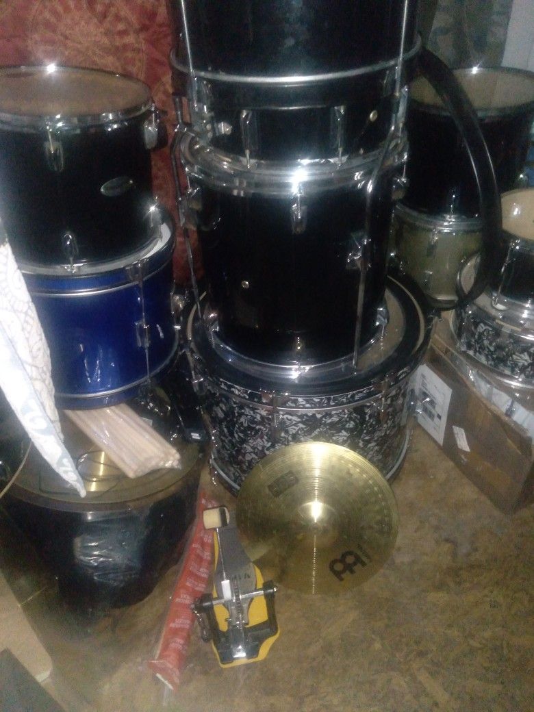 Drum Set , starcaster By Fender & More