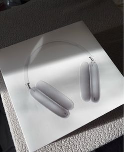 AirPods Max 1st Gen Silver – Full Box, Original Receipt, Great Condition