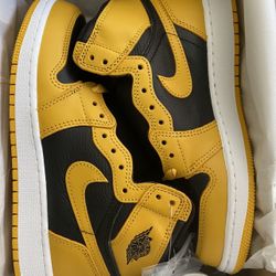 DS JORDAN 1 POLLEN GS  SIZE 6Y & 6.5Y