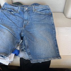 Men’s Levi Shorts Size 34