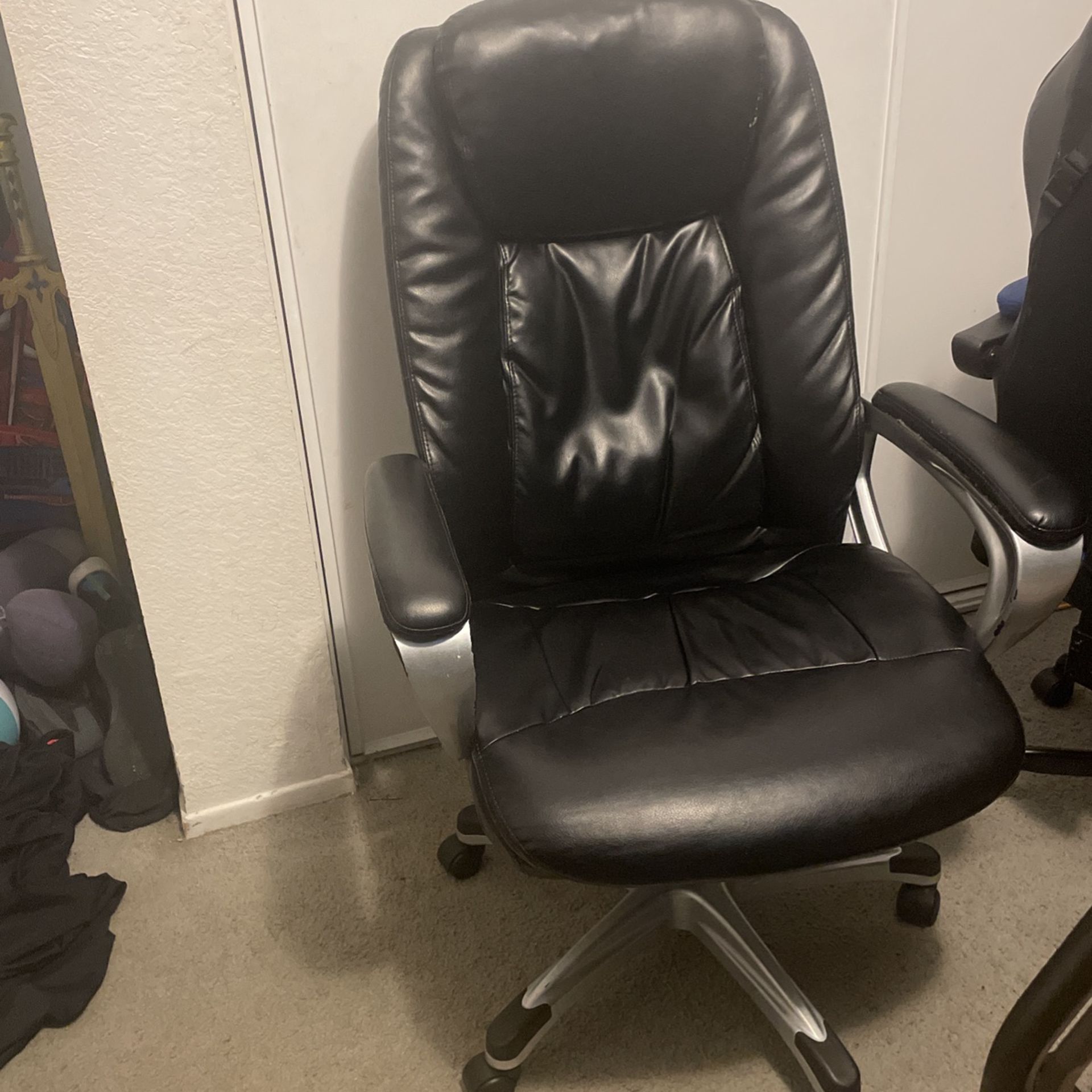 black  office chair 