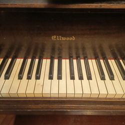 ELLWOOD BY WURLITZER Baby Grand Piano for Sale in Chicago, IL - OfferUp