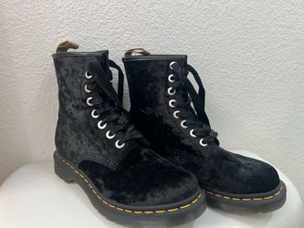 Dr. Martens Women's 1460 Vegan Crushed Velvet Boots Size 7/38 NEVER BEEN WORN!