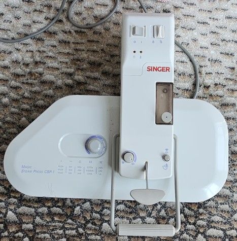 SINGER CLOTHES PRESS