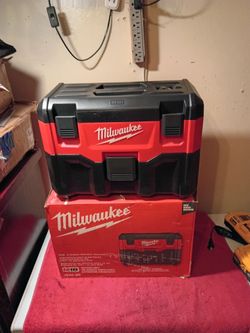 M18 MILWAUKEE vacuum Con batería $150