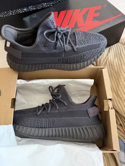 Yeezys 350 V2 black