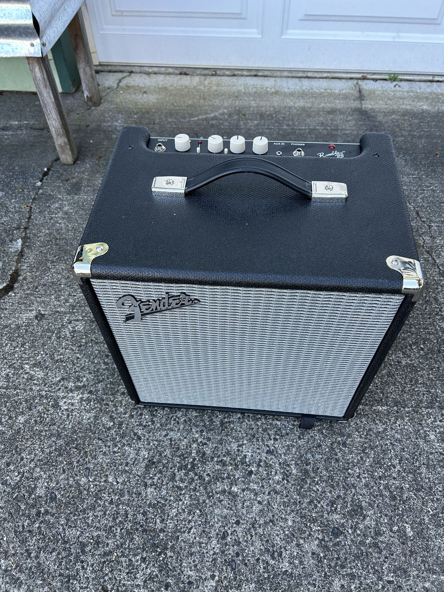 Fender Rumble 25 Bass Practice Amp In Great Condition