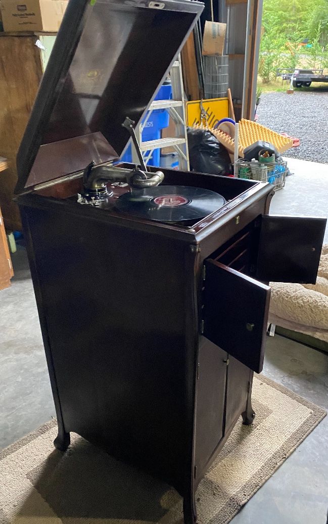 Victor Victrola phonograph