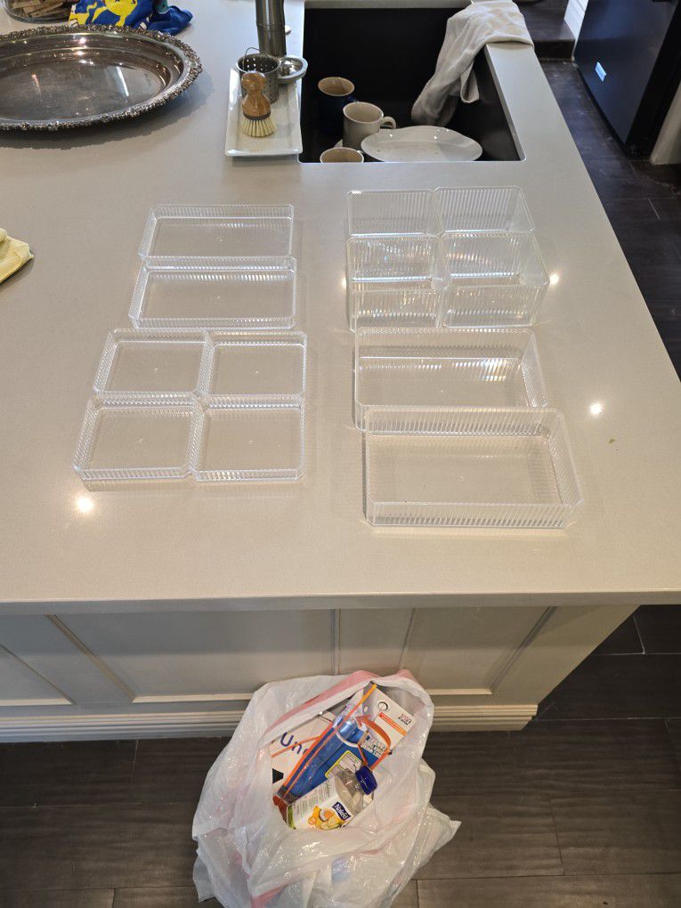 Set of 12 Clear Plastic Vanity Trays