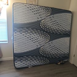 Room To Go King Mattress 