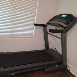 FreeMotion 850 Treadmill 