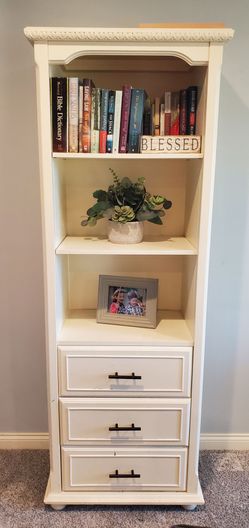 Book shelf with 3 drawers