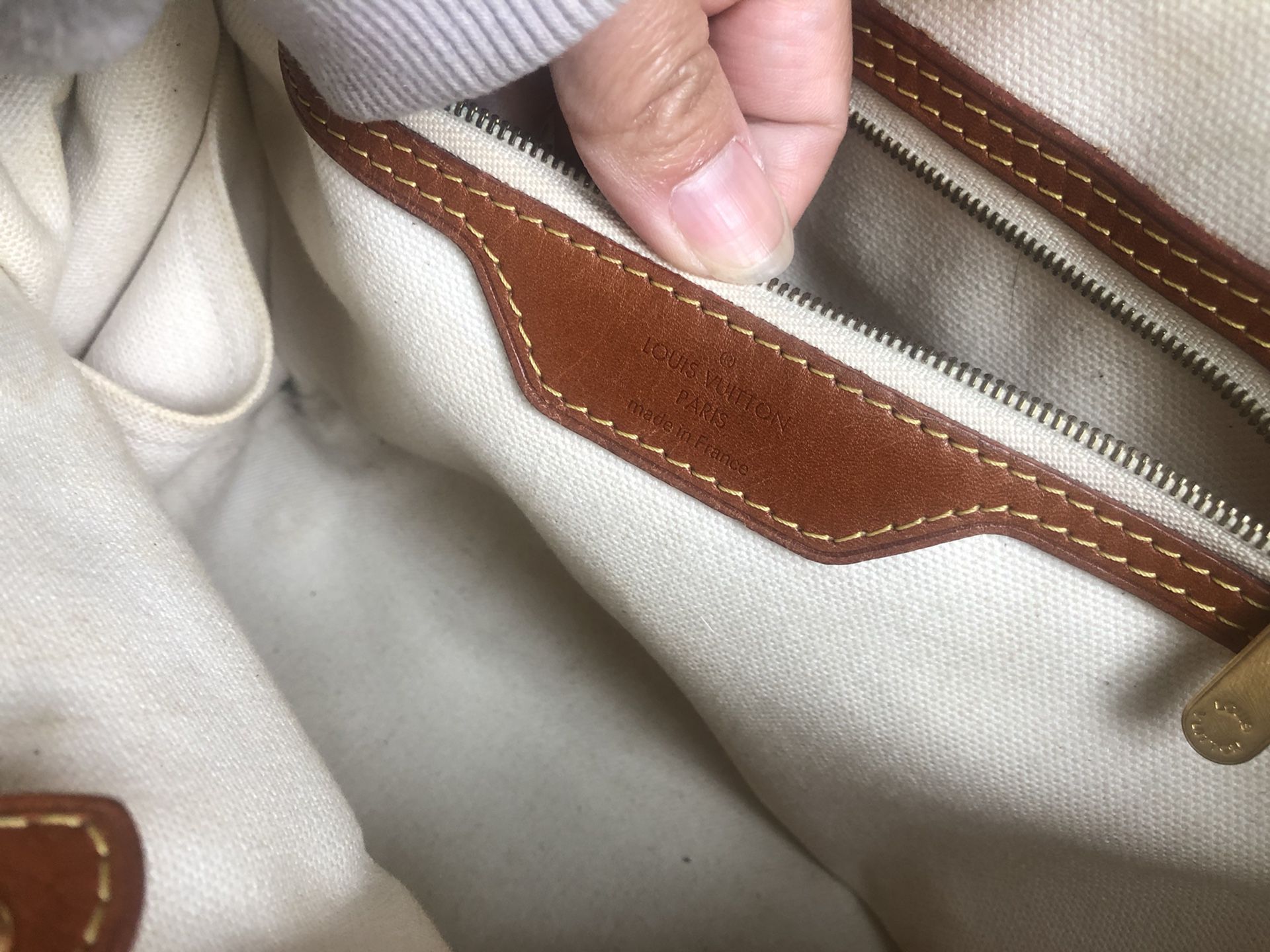 Authentic Palermo Gm LV Bag for Sale in Aiea, HI - OfferUp