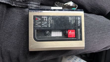 Aiwa HS-T200 FM/AM stereo radio cassette player