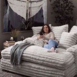 New White Or Black Super Comfy Ashley Brand Oversized Chaise Lounge Chair Sofa Couch With USB Ports And Cup Holders 