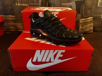 Black And Gold Vapormax 