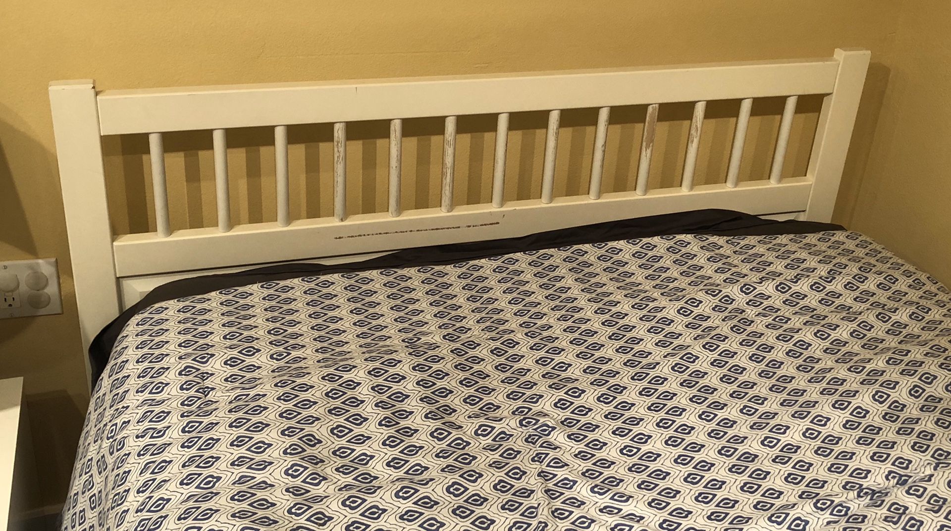 Full size mattress, box spring and bed frame for Sale in Kirkland, WA