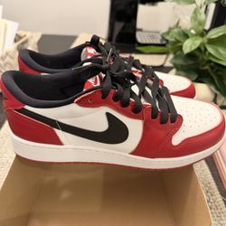 NEW Jordan 1 Low Chicago - 7Y (w8.5)