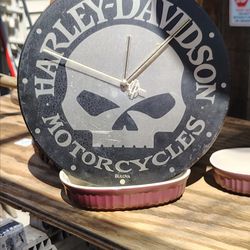 Harley Davidson skull clock